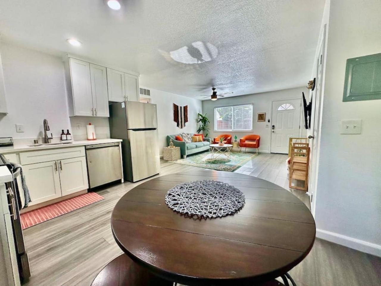 First Floor Gated, Central And Remodeled Apartment Sacramento Dış mekan fotoğraf